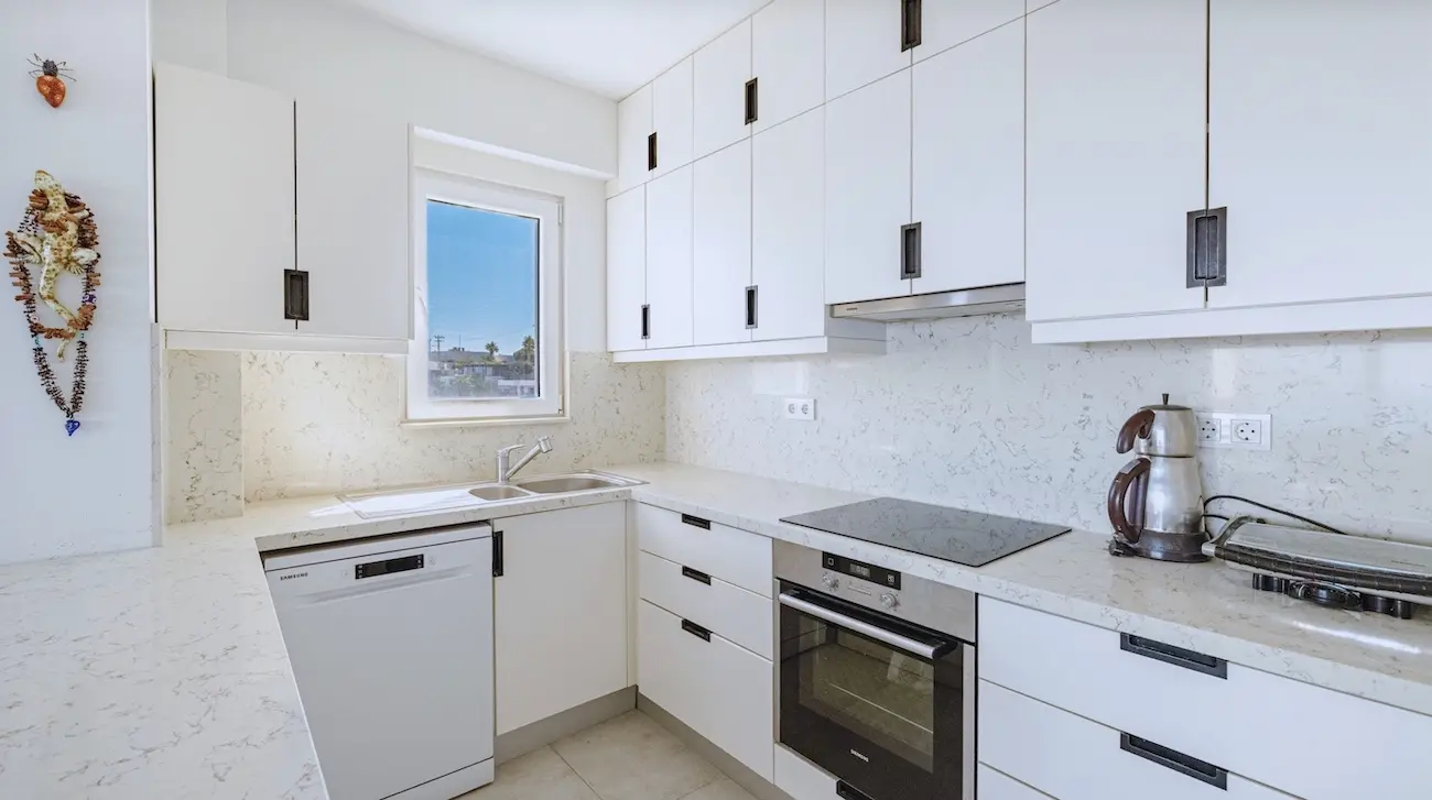 Fitted kitchen